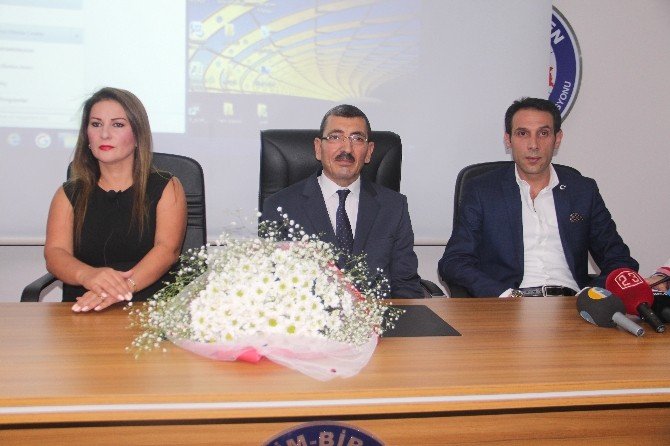 Elazığ’da bayan kuaförleri ve güzellik uzmanlarına eğitim verildi