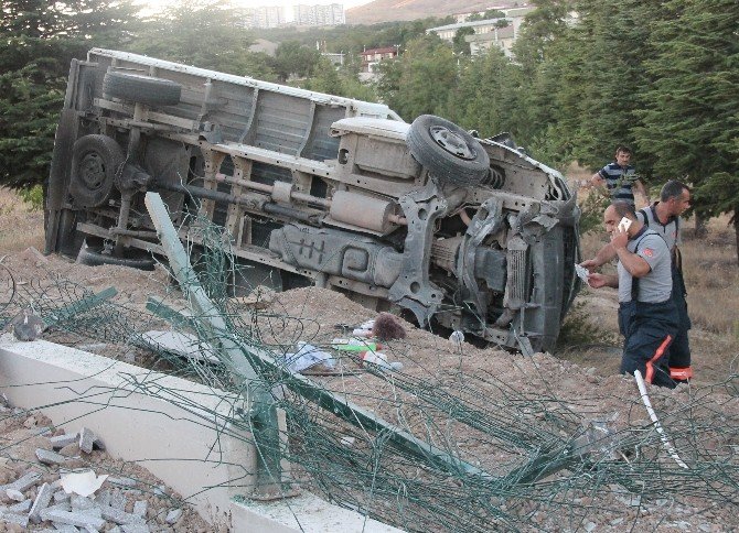 Elazığ’da devrilen kamyonette sıkışan sürücü kurtarıldı