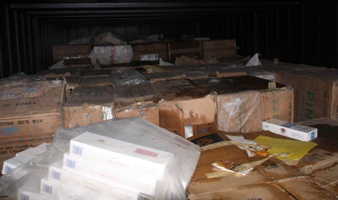 Kargo görünümlü, sahte evraklı kamyondan 203 bin paket kaçak sigara çıktı