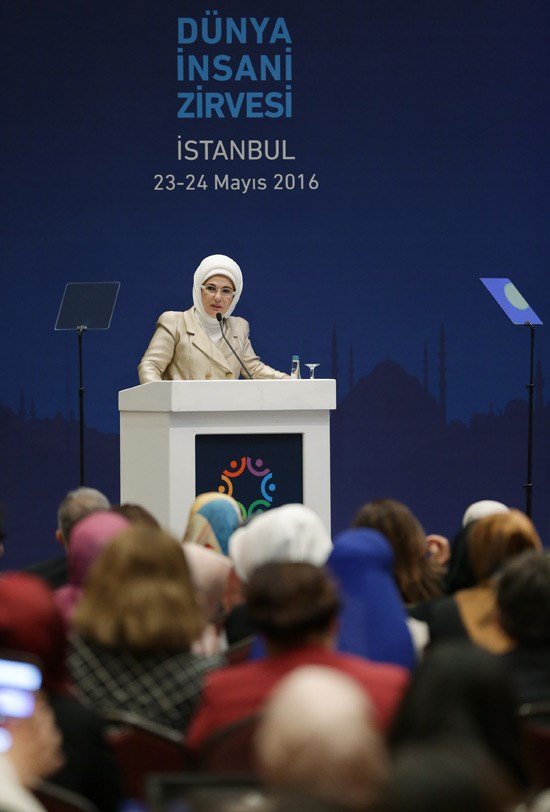 Emine Erdoğan: İnsan onuruna yakışır bir siyasal ve ekonomik sistem kurmak durumundayız