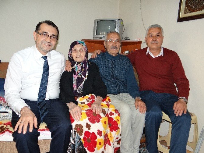 Müsteşar Dönmez, 102 Yaşındaki Anneannesinin Hayır Duasını Aldı