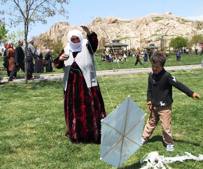 Van’da Engelliler İçin Uçurtma Şenliği