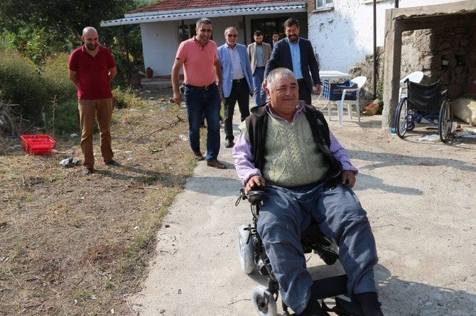 Engelli vatandaşlara akülü araçları teslim edildi