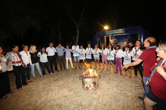 Pamucak’ta kamp ateşi engelli vatandaşlar için yakıldı
