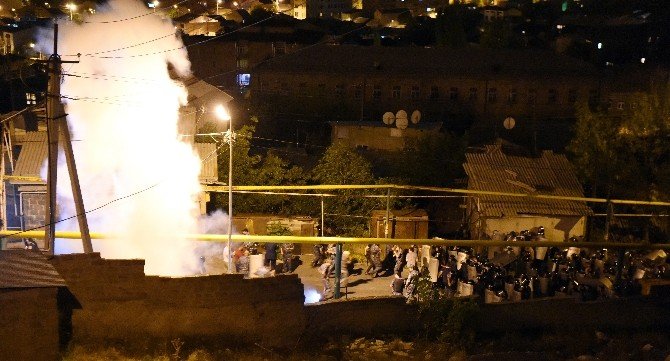 Ermenistan’da protestocular polisle çatıştı