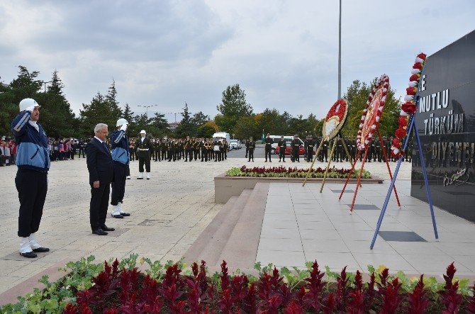 Erzincan da Cumhuriyet bayramı törenleri başladı
