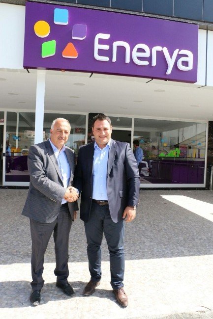 Üzümlü ’de ilk doğal gaz aboneliği yapıldı