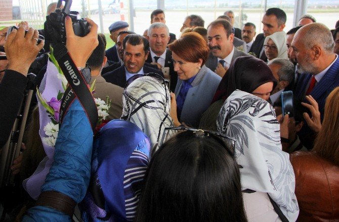 Meral Akşener’e Erzurum’da Coşkulu Karşılama