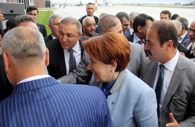Meral Akşener’e Erzurum’da Coşkulu Karşılama