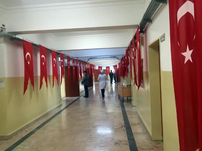 15 Temmuz ruhu okullarda sürüyor