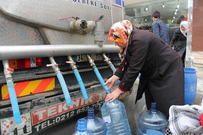 Bir haftadır susuz olan Esenyurt Kıraç sakinleri, İBB ve İSKİ’ye tepkili