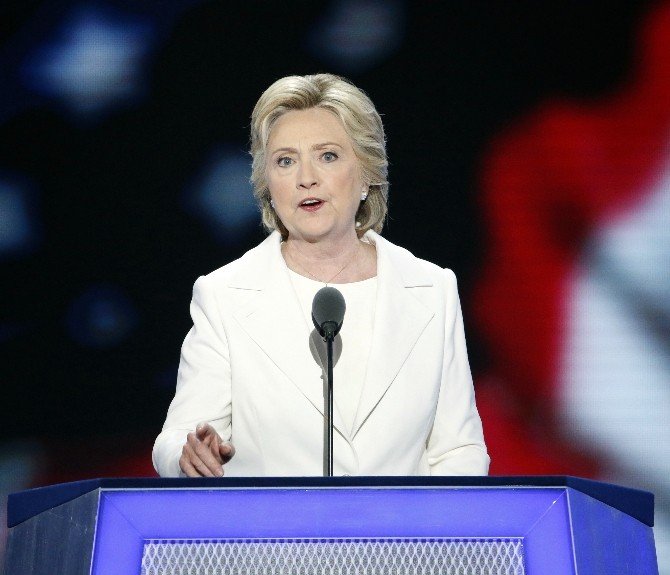 Clinton, Demokratların başkan adaylığını resmen kabul etti
