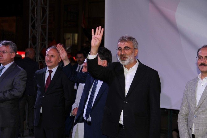 Enerji ve Tabii Kaynaklar Eski Bakanı Taner Yıldız, Yozgat’ta Demokrasi Nöbetine katıldı