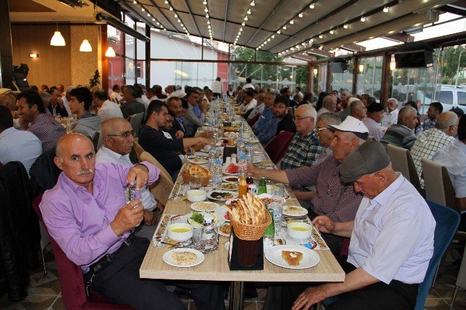 Eski Maliye Bakanı Lütfullah Kayalar Yozgat’ta İftar Yemeği Verdi