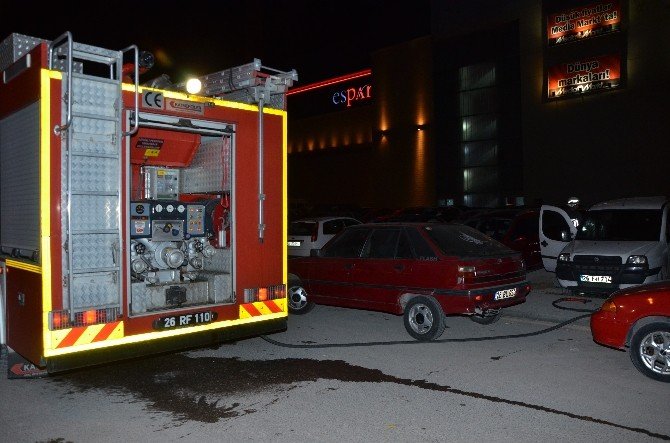 Eskişehir’de park halindeki kamyonet yandı