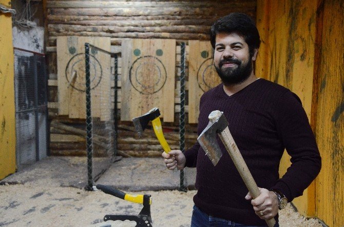 Amerika’da büyük ilgi gören balta oyunu artık Türkiye’de