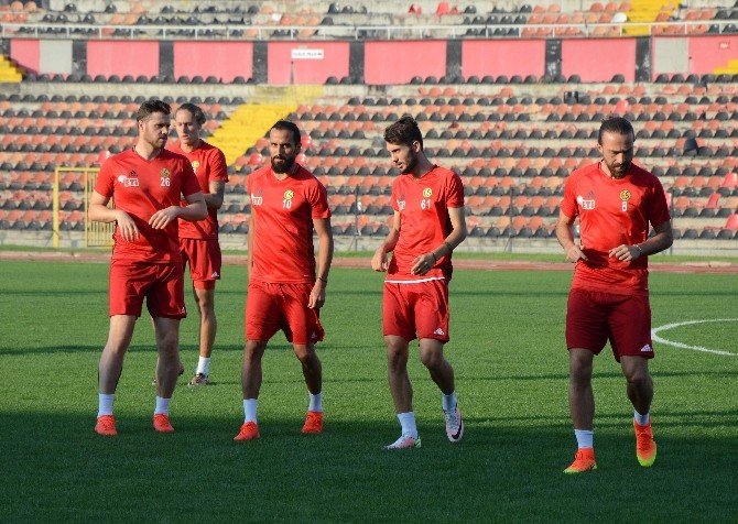 Eskişehirspor, Şanlıurfaspor maçına taraftarı önünde hazırlanıyor
