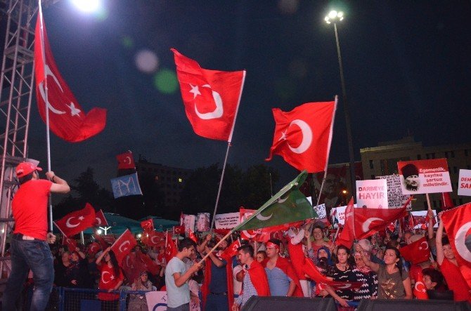 Bando EsEs’ten demokrasi nöbetine destek