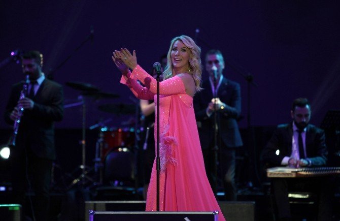 Seda Sayan ve Aynur Aydın’dan muhteşem konser