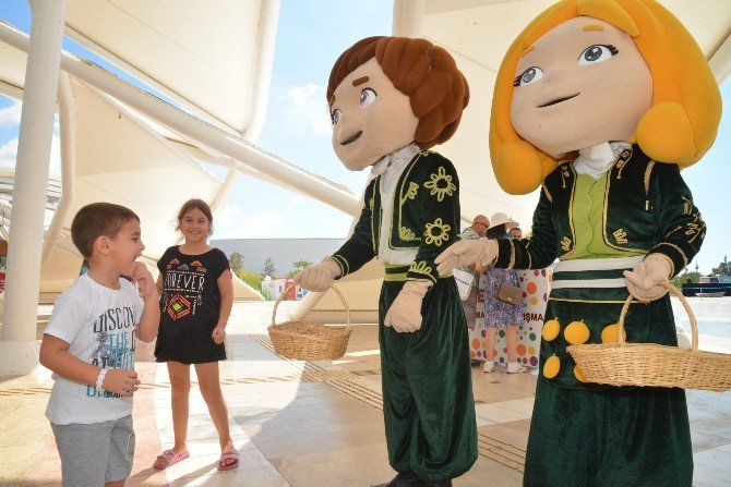 Ece ile Efe’den bayram şekeri