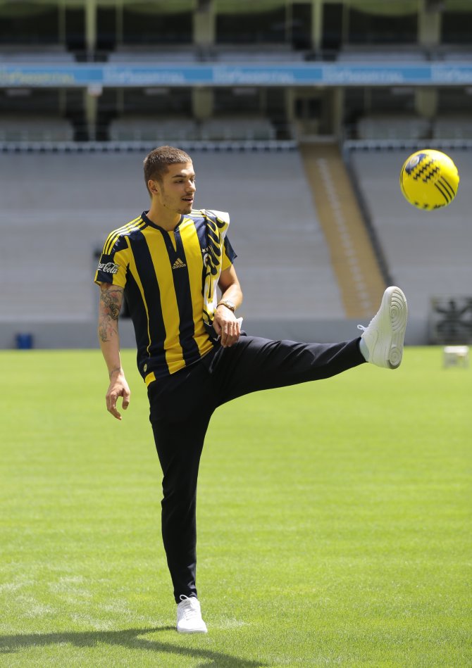 Neustadter'den Fenerbahçe'ye 3 yıllık imza