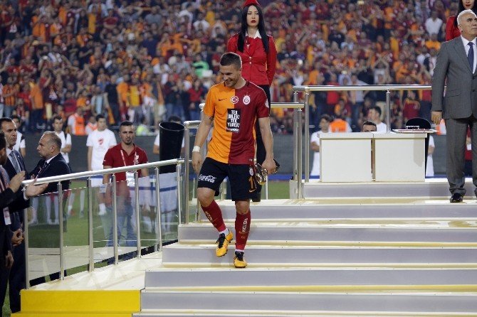 Galatasaray Kupasını Törenle Aldı