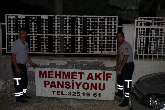 Bucak'ta paralel yapı yurtları gece mühürlendi
