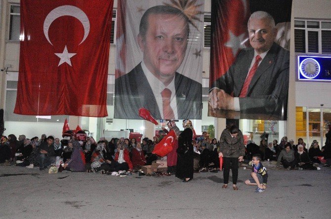 Sivas’ta demokrasi nöbetini sürdürüyor