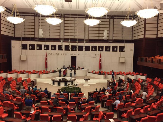 15 Temmuz darbe gecesi fotoğraflarla Meclis'te yaşananlar
