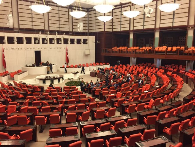 15 Temmuz darbe gecesi fotoğraflarla Meclis'te yaşananlar