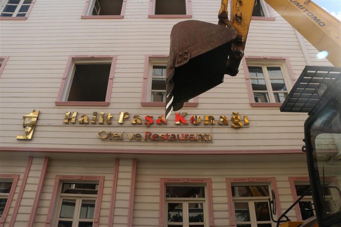 Eyüp'te FETÖ üyelerinin buluştuğu otel yıkıldı