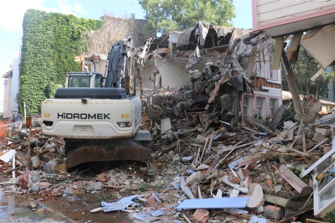 Eyüp'te FETÖ üyelerinin buluştuğu otel yıkıldı