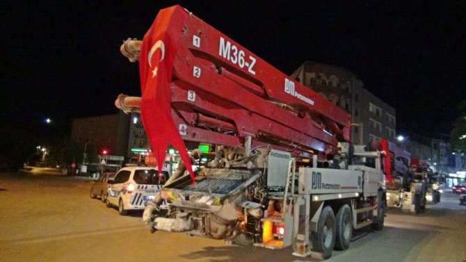 Burdur'da kamyon konvoyuyla demokrasi nöbeti