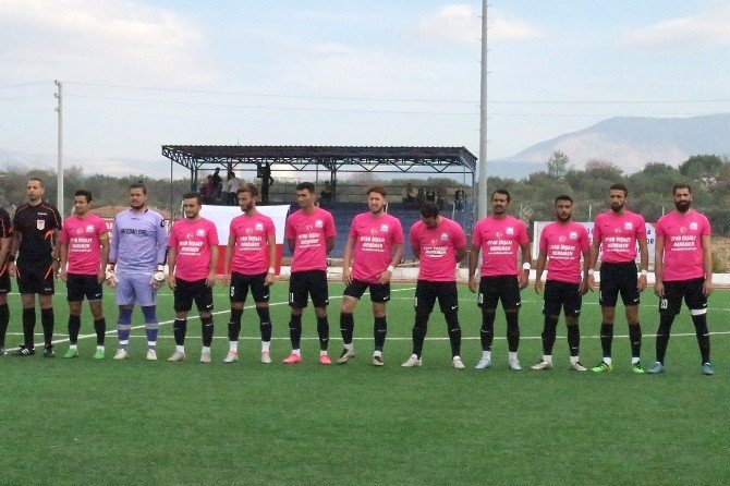 Foça Belediye Spor, eli boş döndü