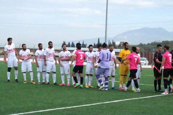 Foça Belediye Spor, eli boş döndü