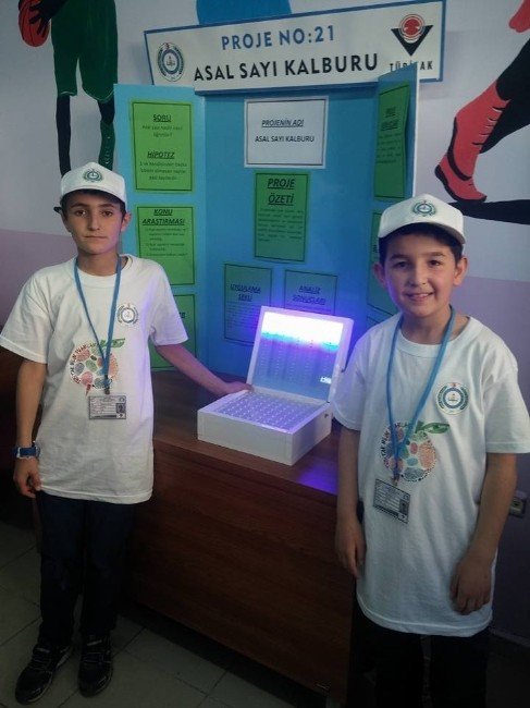 Mehmet Akif Ersoy Ortaokulu’nda ’TÜBİTAK 4006 Bilim Fuarı’