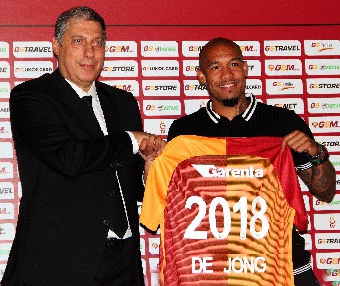 De Jong, Galatasaray’a imzayı attı