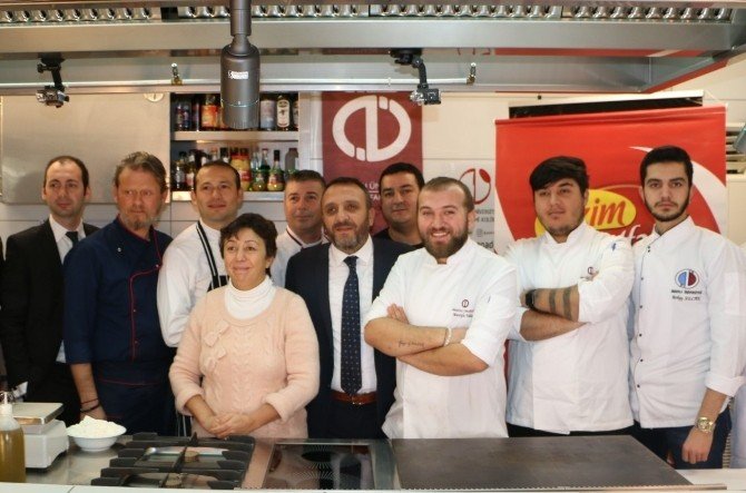 “Üniversiteliler Mutfakta Çalıştayı” kapılarını Anadolu Üniversitesi Turizm Fakültesi’nde açtı