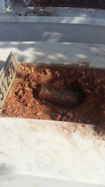 Çocuk mezarlığında el yapımı patlayıcı bulundu