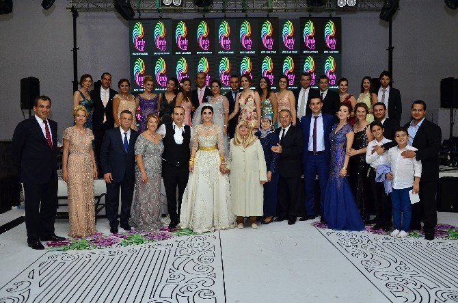Masal gibi bir düğünle evlendiler