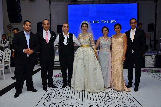 Masal gibi bir düğünle evlendiler