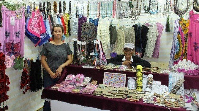 Burhaniye’de Gece Pazarı Büyüdü