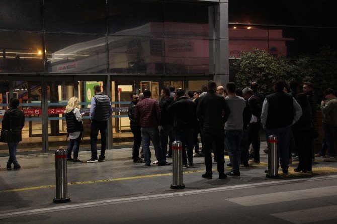 Gece yarısı İphone 7 kuyruğu