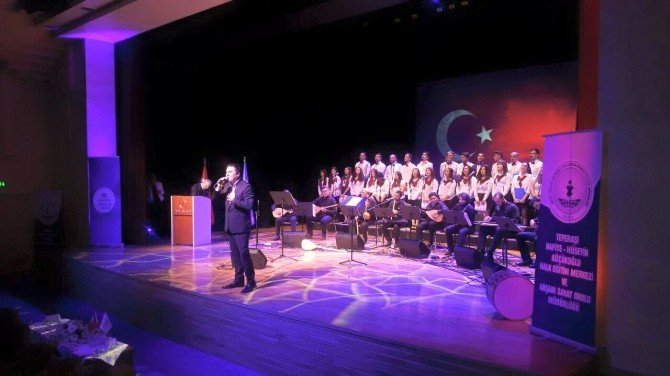 Gençlik Merkezlerinden Türk Halk Müziği konseri