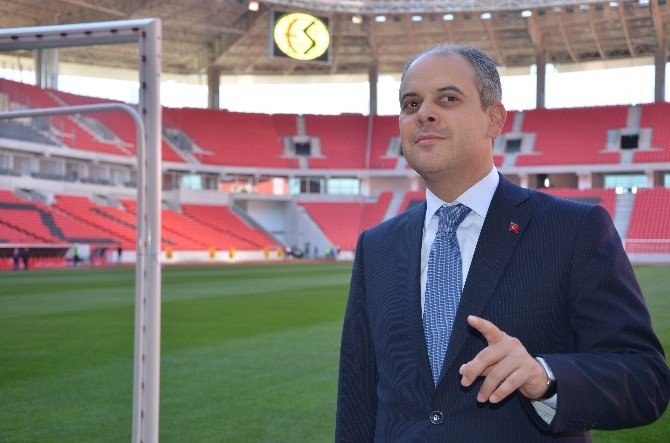 Bakan Kılıç Eskişehirspor’un yeni stadını ve yurtları gezdi