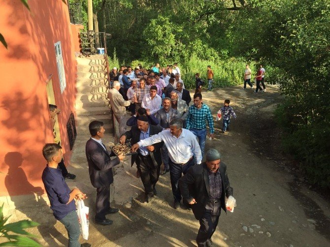 Van’ın kırsal mahallelerinde eski bayram geleneği hiç bozulmadı