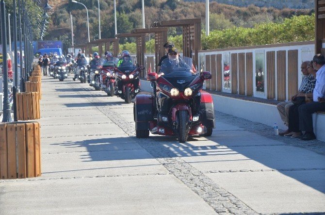 Gold Wing tutkunları Kuşadası’nı ziyaret etti