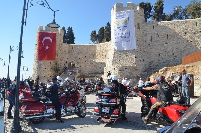 Gold Wing tutkunları Kuşadası’nı ziyaret etti