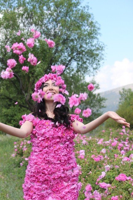 Gül Bahçesinde Moda Esintisi