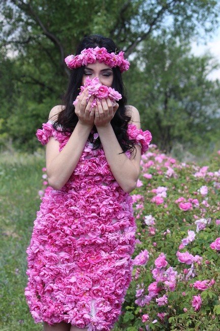 Gül Bahçesinde Moda Esintisi